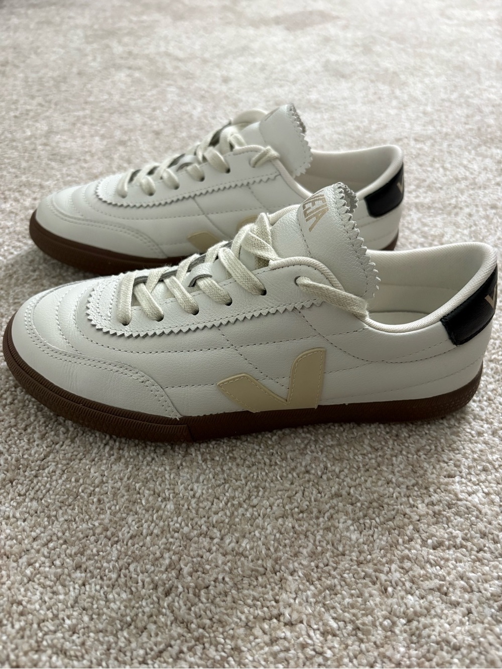 Veja Women’s Panenka O.T. Leather